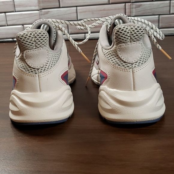 Adidas WMNS 90's Valasion Tech Ink Running Shoes - Picture 5 of 7